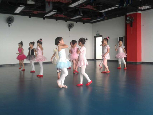 進口舞蹈地膠成功案例之-廣州幼飛教育機構