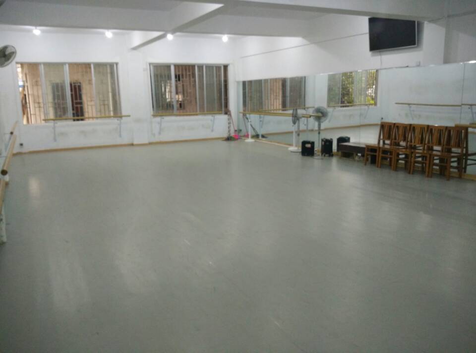 廣西張藝謀漓江藝術學校舞蹈地膠鋪設工程